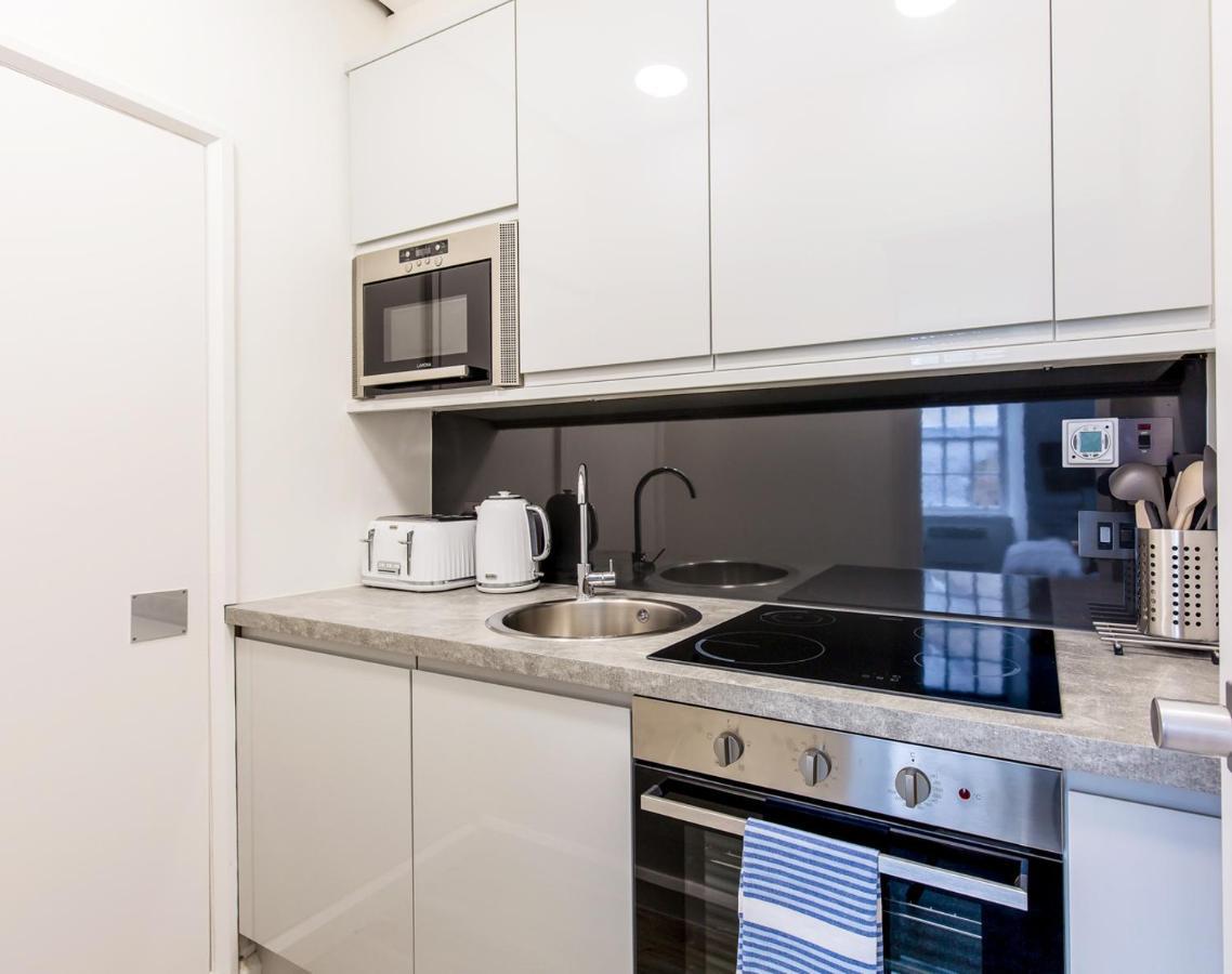Modern Studio Next To Edinburgh Castle Apartment Exterior photo