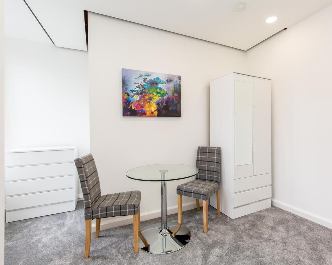 Modern Studio Next To Edinburgh Castle Apartment Exterior photo